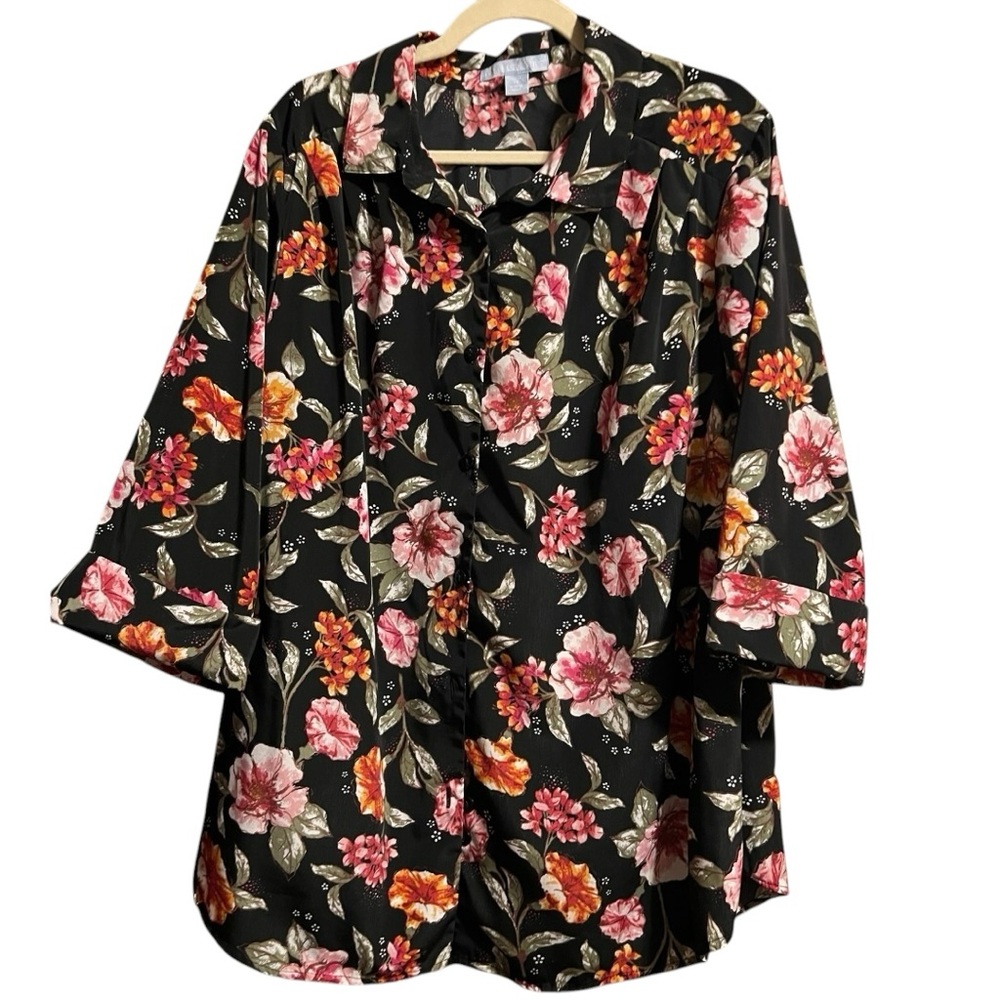 Elegant, Versatile Women's Top w/ 3/4 sleeves, button down summer weight.